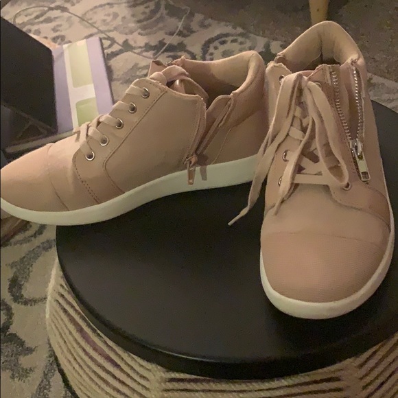 Lace up like new sneakers - Picture 3 of 3